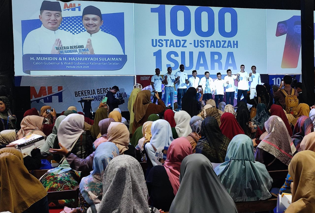 Ribuan Ustadz dan Ustadzah berkumpul saat memberi dukungan untuk Paslon nomor 1.