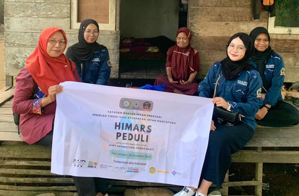 HIMARS Peduli: Mahasiswa Prodi ARS Stikes Intan Martapura Bagikan Sembako kepada Warga Desa Indrasari