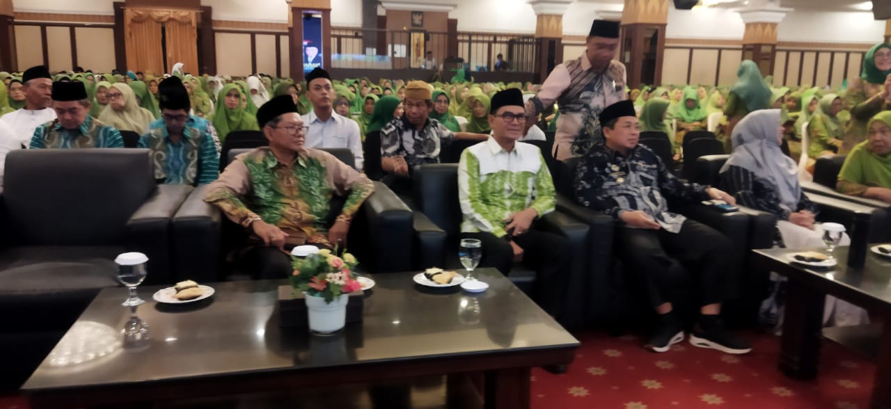 Rektor UNUKASE Hadiri Bedah Buku KH Hasyim Asy'ari di Kongres Muslimat NU XVIII