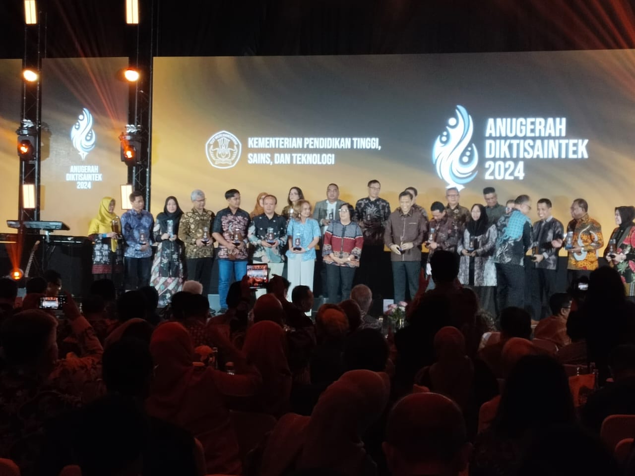 Stikes Intan Martapura Raih Penghargaan pada Anugerah Diktisaintek 2024