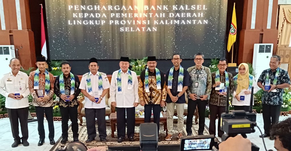 Penghargaan Bank Kalsel Kepada Pemda Lingkup Kalsel