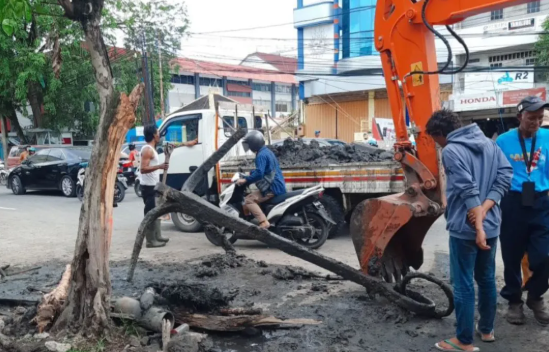 Penemuan jangkar kapal di Jl. Pangeran Samudera, Banjarmasin, Rabu (15/1).