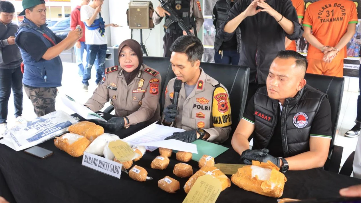 Polisi Tangkap Pengedar Sabu 6,9 Kilo di Jonggol Bogor Senilai 7 Miliar.
