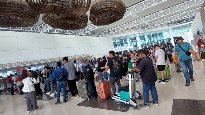Foto:ilustrasi calon penumpang pesawat yang sedang mengantri