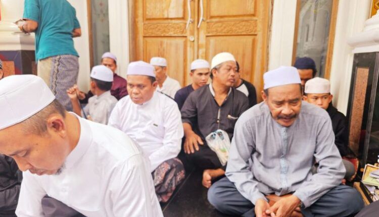 Wakil Ketua DPRD Tanbu hadiri haul Abah Guru Sekumpul di Martapura, Minggu (5/1).