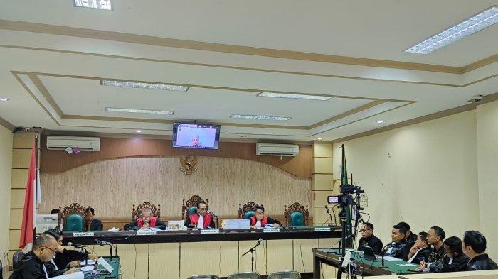 Saksi Yulianti Erlynah saat memberikan keterangan di persidangan.
