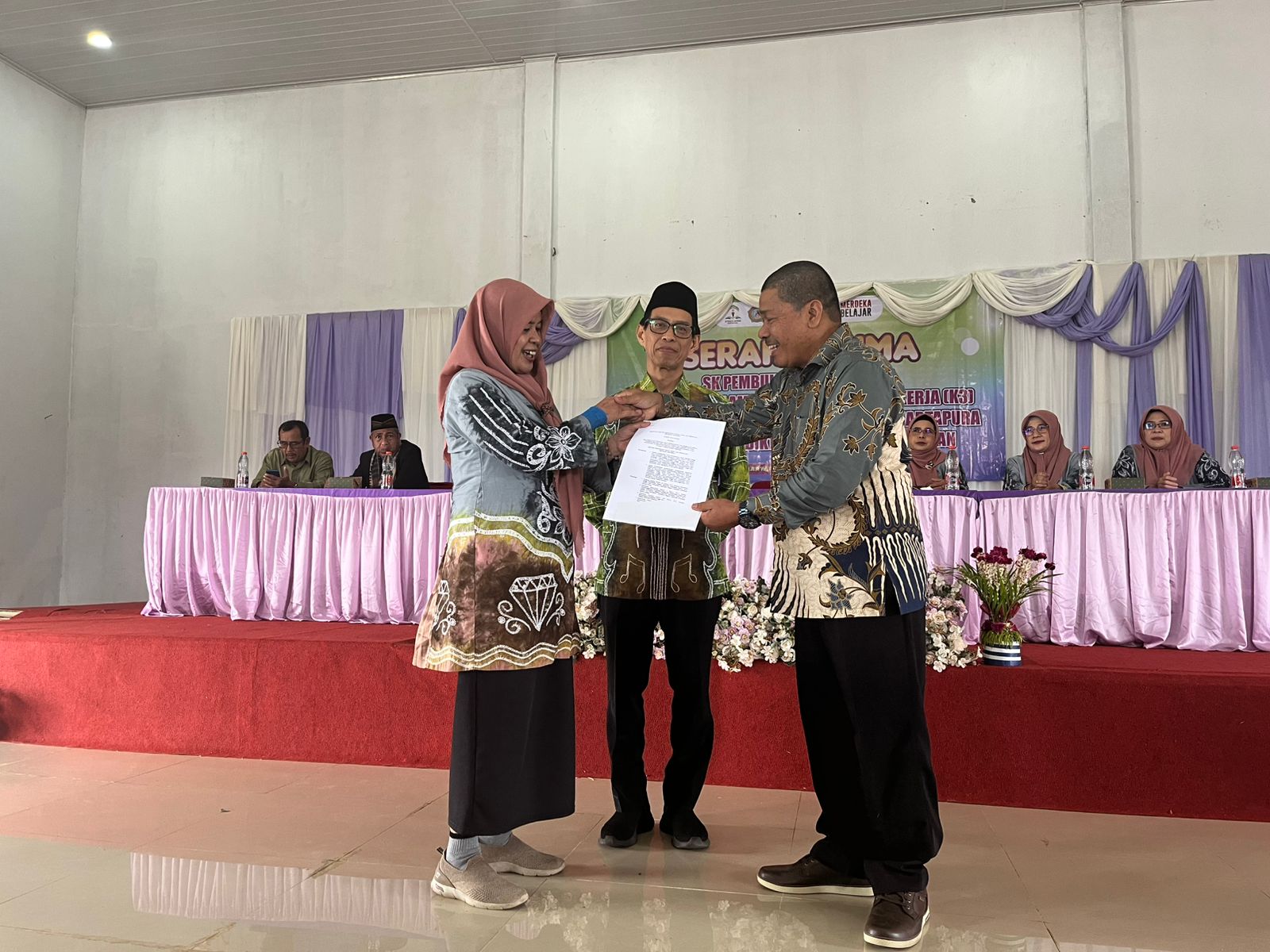 Serah Terima SK Pembukaan Program Studi Baru: Sarjana Keselamatan dan Kesehatan Kerja (K3) di STIKES Intan Martapura