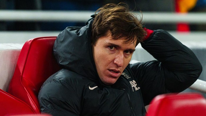 Federico Chiesa tengah berada dibangku cadangan Liverpool
