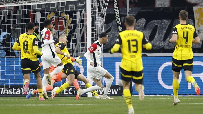 Borussia Dortmund Tumbang Lagi, Eintracht Frankfurt Menang Meyakinkan 2-0