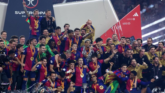 Barcelona baru saja diantar Flick menjuarai Piala Super Spanyol.