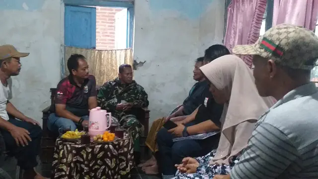 Polisi sambangi rumah orangtua anak perempuan yang acungkan sajam kepada ibunya.