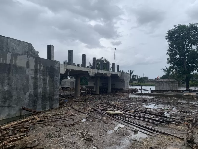 Progres proyek tahap pertama Jembatan Sungai Andai - Cemara Ujung sudah mencapai 98 persen.