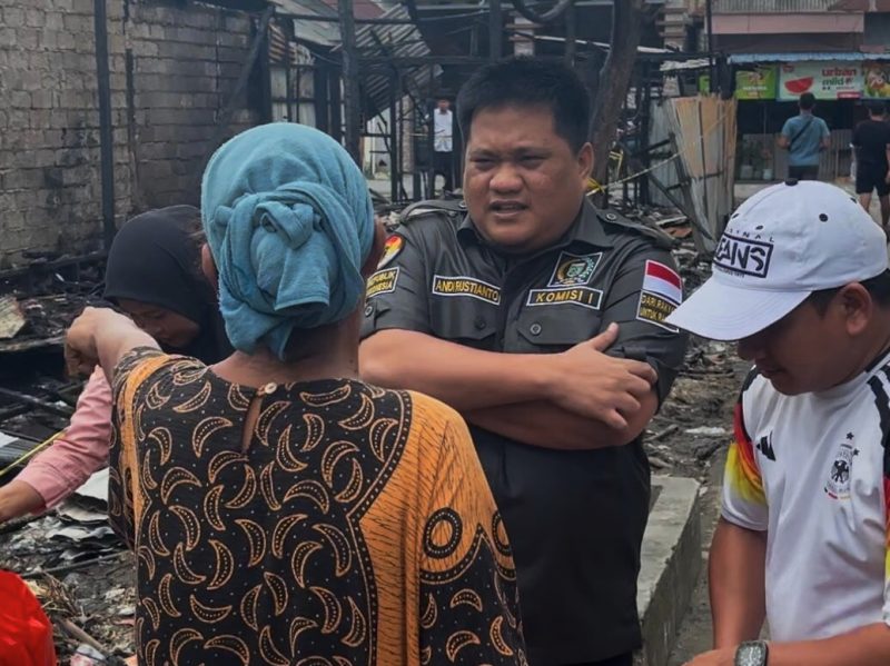 Andi Rustianto Serahkan Sembako dan Dukungan Moril