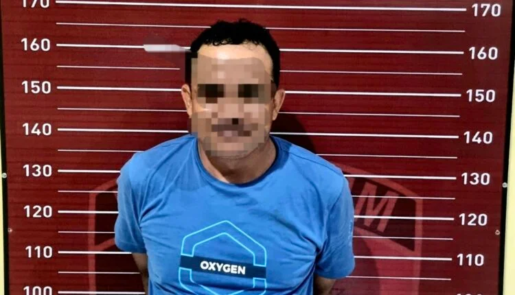 Tersangka saat di amankan di Polsek Sungai Loban.