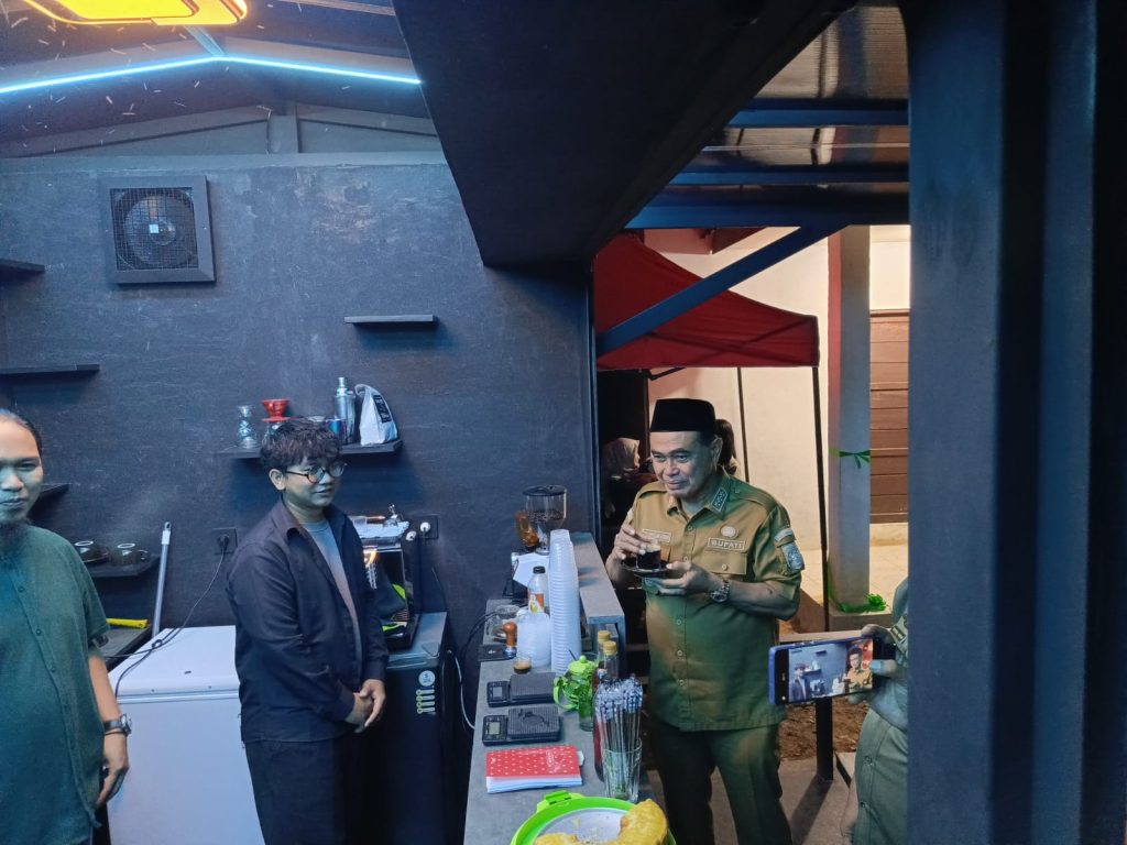 Bupati Tanbu Gunting Pita Peresmian Gedung Barang Bukti dan Kantin Satpol PP