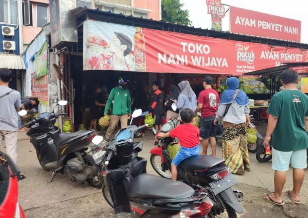 Antrian gas di Tangerang Selatan
