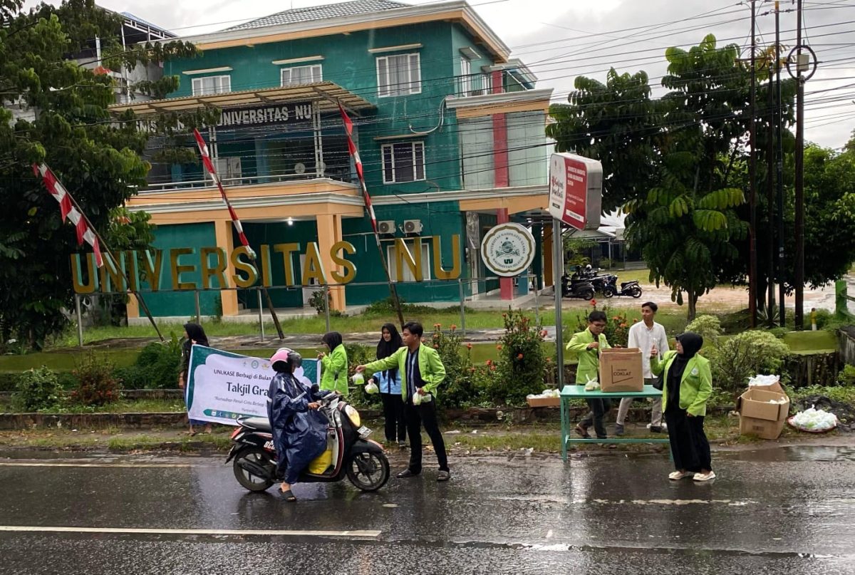 DEMA UNUKASE Berbagi Takjil Ramadhan