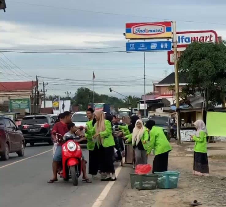 400 Takjil Ramadhan Dibagikan di Desa Sungai Cuka Kecamatan Kintap Kabupaten Tanah Laut