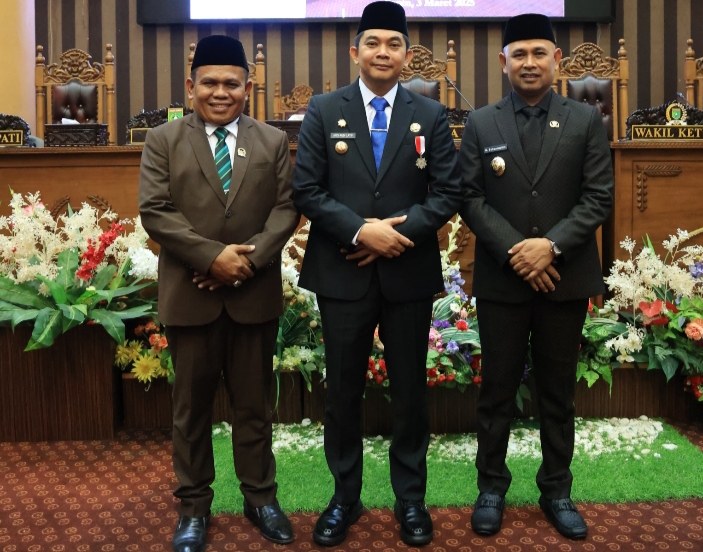 H. Hasanuddin (Kiri) bersama Bupati Tanbu & Wakil Bupati Terpilih
