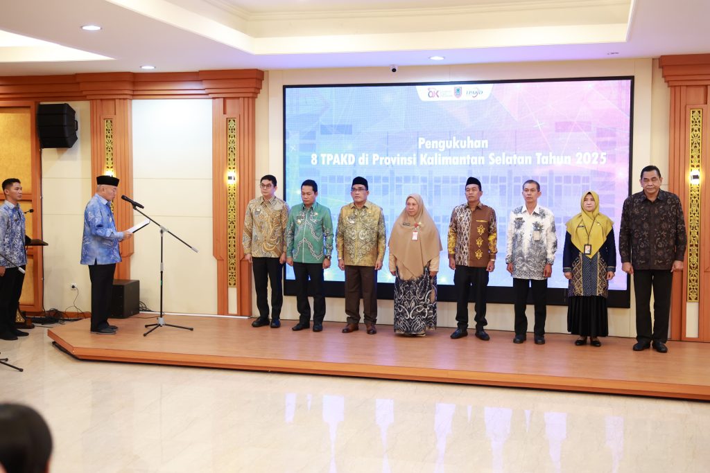 Bang Arul Hadiri Pengukuhan TPKAD Kabupaten Tanbu oleh Gubernur Kalsel