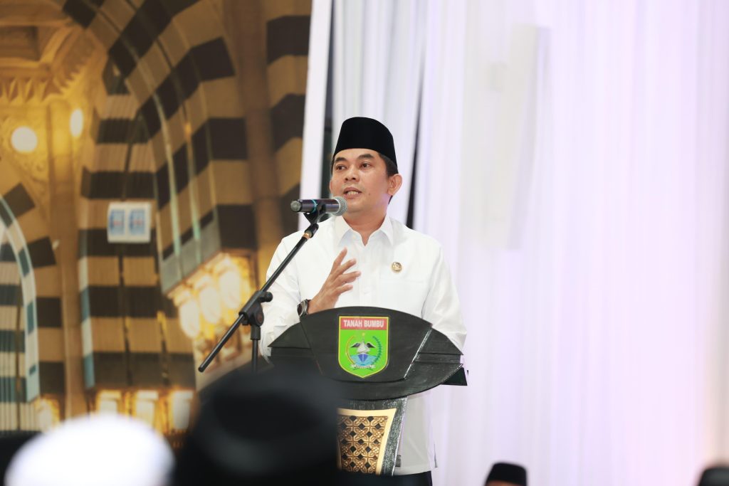 Bang Arul saat memberikan sambutan di acara buka puasa bersama.