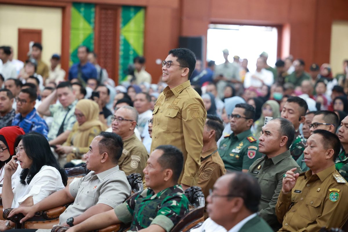 Bang Arul Berdiri saat Seluruh Bupati/Walikota se Kalsel di absen Oleh Mantan RI
