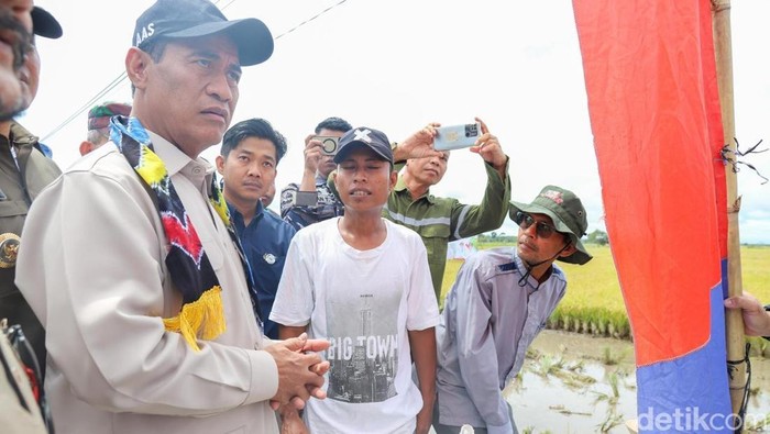 Menteri Pertanian Andi Amran Sulaiman di Kabupaten Tanah Laut.