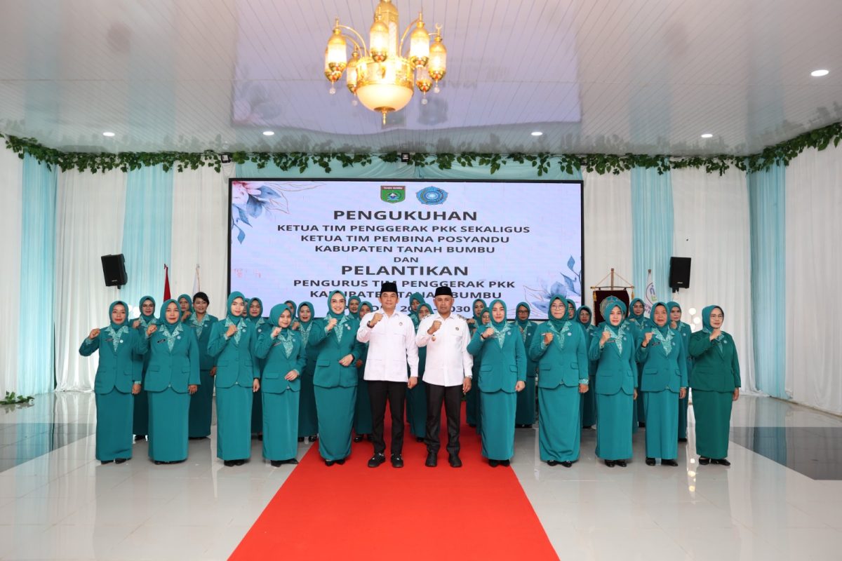 Pengukuhan Ketua TP PKK sekaligus Ketua Tim Pembina Posyandu Kabupaten Tanbu, Rabu (23/4).