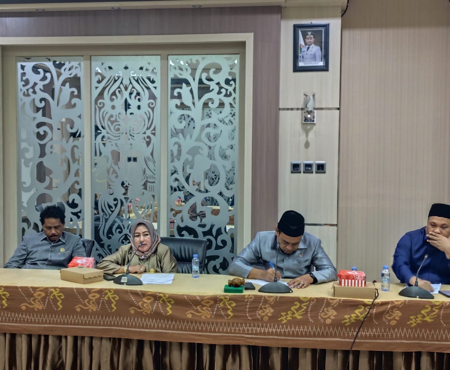 Anggota Komisi II saat mengikuti RDP bersama IKMA Tanbu, Rabu (9/4).