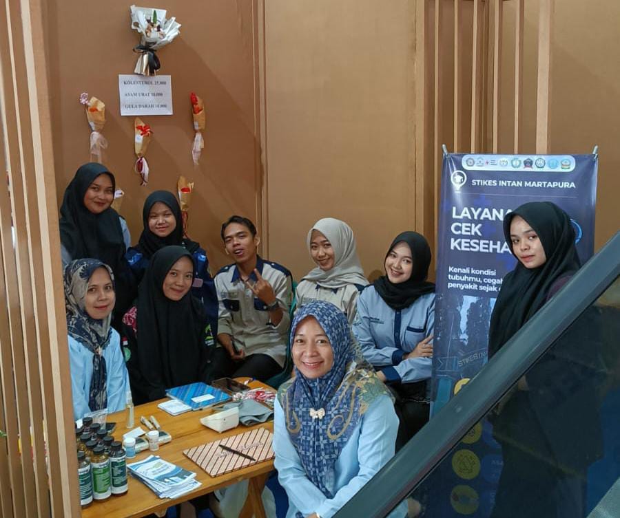 Mahasiswa STIKes Intan Martapura ambil bagian dalam Banjar Preneur Fest 2025.