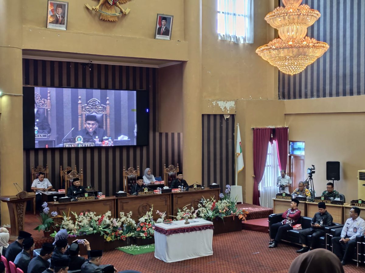 Rapat Paripurna pengesahan Raperda Tanbu.