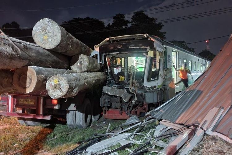 Kecelakaan Maut di Perlintasan Sebidang