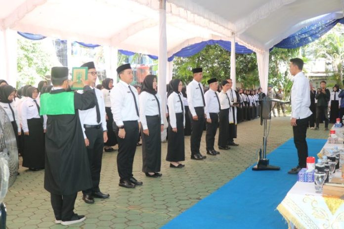 Bupati Banjar Resmi Lantik 657 CPNS dan PPPK di halaman kantor Bupati Martapura.