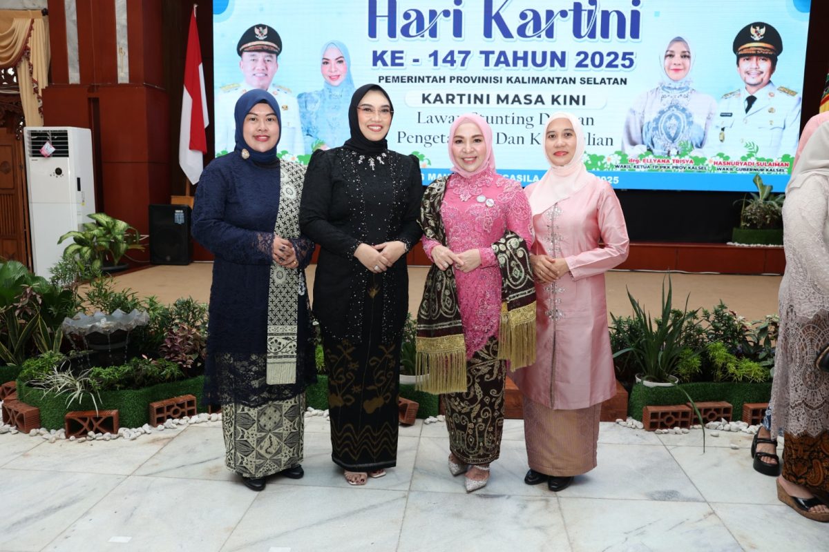 Ketua TP-PKK Tanbu, Andi Irmayani Rudi Latif (baju hitam).