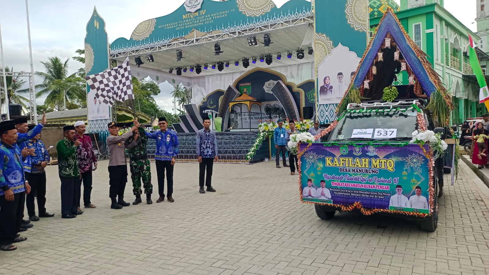Mobil Hias Meriahkan Pawai Ta’ruf MTQ ke-IV Kecamatan Kusan Tengah
