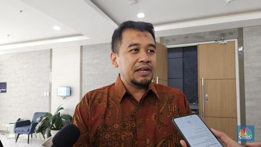 Direktur Penataan Spektrum Frekuensi Radio, Orbit Satelit, dan Standardisasi Infrastruktur Digital Komdigi, Adis Alifiawan.