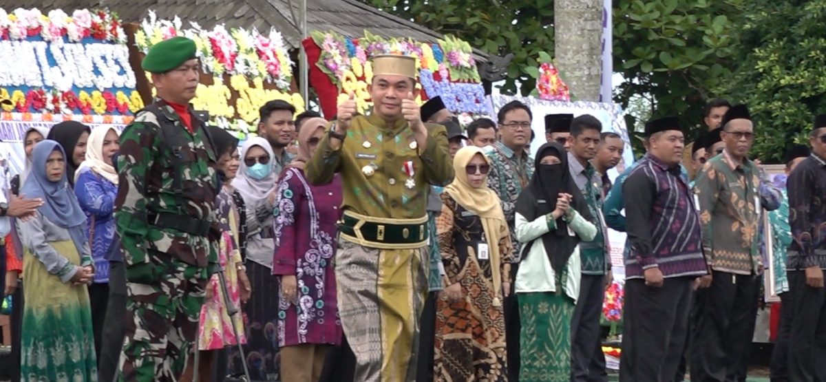 Bupati Sapa Peserta dengan Penuh Keakraban