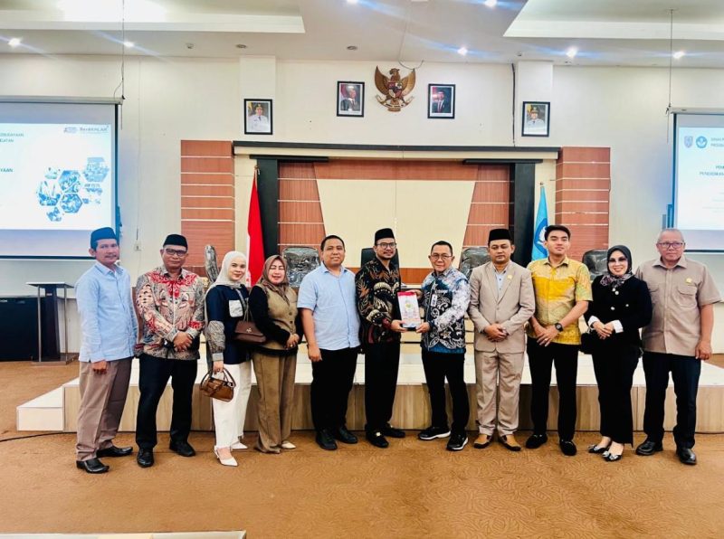 Komisi I DPRD Tanah Bumbu mengunjungi Disdikbud Kalsel pada Jumat (9/5/25) untuk menyelaraskan program pendidikan daerah dengan kebijakan provinsi 2025. Pertemuan ini fokus pada pemerataan akses pendidikan, peningkatan kualitas, dan penguatan SDM.