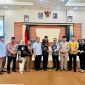 Komisi I DPRD Tanah Bumbu mengunjungi Disdikbud Kalsel pada Jumat (9/5/25) untuk menyelaraskan program pendidikan daerah dengan kebijakan provinsi 2025. Pertemuan ini fokus pada pemerataan akses pendidikan, peningkatan kualitas, dan penguatan SDM.