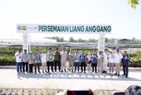 Pemerintah Kabupaten Tanah Bumbu menerima 500 bibit tanaman dari Kemenhut RI sebagai bagian dari program rehabilitasi hutan untuk mendukung ketahanan pangan dan meningkatkan ekonomi masyarakat melalui budidaya tanaman produktif.