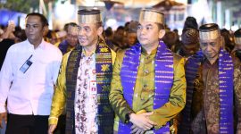 Bupati Tanah Bumbu Andi Rudi Latif dorong pelestarian budaya dan penguatan SDM lewat Mappanre Ri Tasi’e dan Expo 2025 di Pagatan, Kalimantan Selatan. Senin (05/05)
