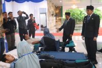 Aksi donor darah massal digelar Pemkab Tanah Bumbu, Bupati Andi Rudi Latif libatkan TNI, Polri, dan swasta atasi krisis. / Mc Tanbu