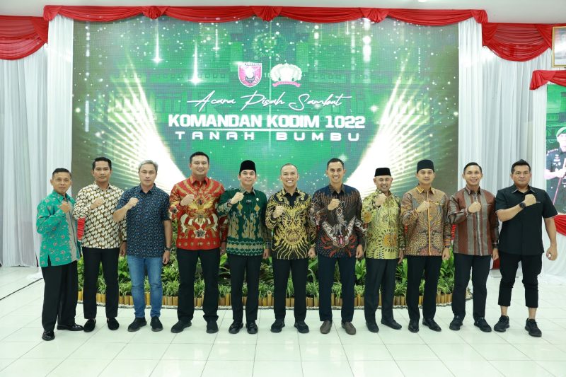 Bupati Tanah Bumbu Andi Rudi Latif menghadiri serah terima jabatan Dandim 1022/TNB dari Letkol Inf Boni Berdian kepada Letkol Inf Zierda Aulia Salam. Pemkab dorong sinergi TNI dan daerah untuk pembangunan.