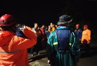 Operator excavator hilang setelah alat berat terbalik di Sungai Jupi Kotabaru. Tim gabungan lanjutkan pencarian intensif. /Humas Polres Kotabaru