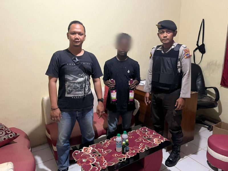 Polisi tangkap pria di Kelumpang Tengah karena jual miras ilegal berkadar alkohol 95 persen dalam Operasi Sikat Intan 2025. / Bacakabar.id