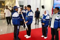 Wakil Ketua DPRD Tanah Bumbu H. Hasanuddin dampingi Bupati Andi Rudi Latif lepas 167 atlet pelajar ke POPDA Kalsel 2025, targetkan prestasi.