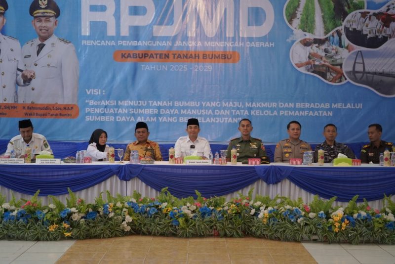 Wakil Ketua DPRD Tanah Bumbu, H. Hasanuddin, hadiri Musrenbang RPJMD 2025–2029 dan nyatakan dukungan penuh terhadap visi pembangunan BerAKSI yang diusung Bupati.