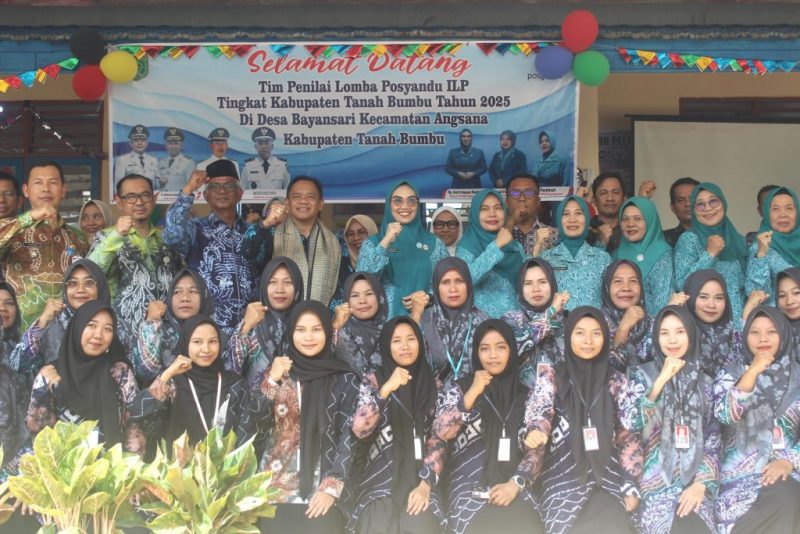 Ketua TP PKK Tanah Bumbu, Andi Irmayani Rudi Latif, menutup Lomba Posyandu 2025 dengan mengapresiasi peran kader sebagai ujung tombak layanan kesehatan desa dan mendorong peningkatan mutu Posyandu di seluruh wilayah Tanah Bumbu. Doc : Mc Tanbu