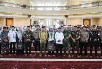 Wakil Bupati Tanah Bumbu lepas 196 calon haji, Pemkab sediakan fasilitas lengkap dan dukungan penuh untuk jamaah. / Mc Tanbu