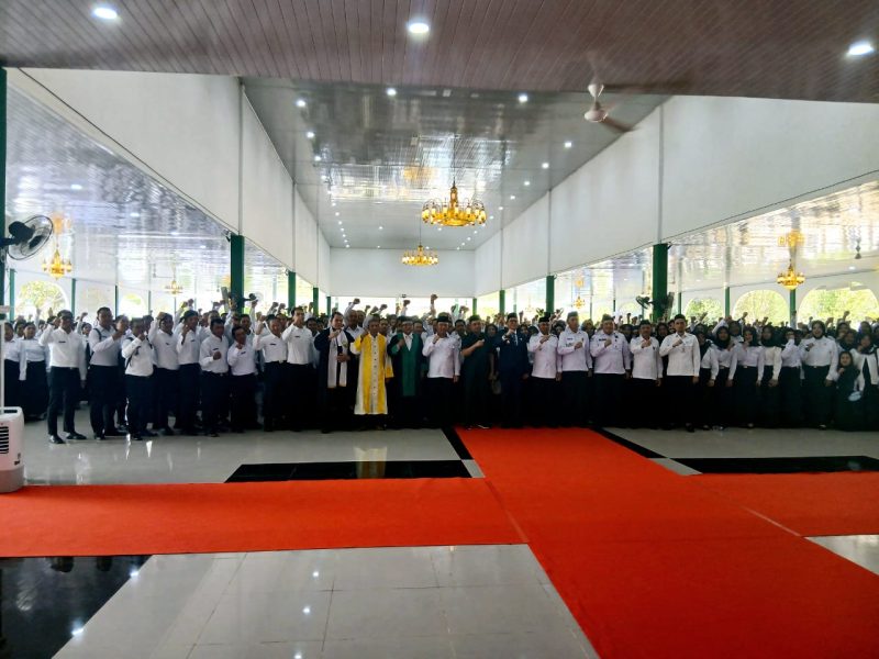 Bupati Andi Rudi Latif kukuhkan 1.924 ASN di Tanah Bumbu, dorong pelayanan prima dan pendidikan berkualitas.